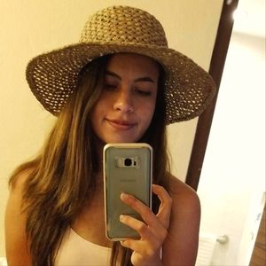 Meet your Posher, Anahi